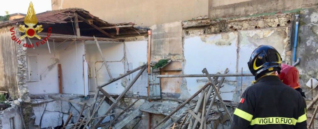 Cagliari, crolla palazzina disabitata: uomo “avvertito” e salvato dal cane