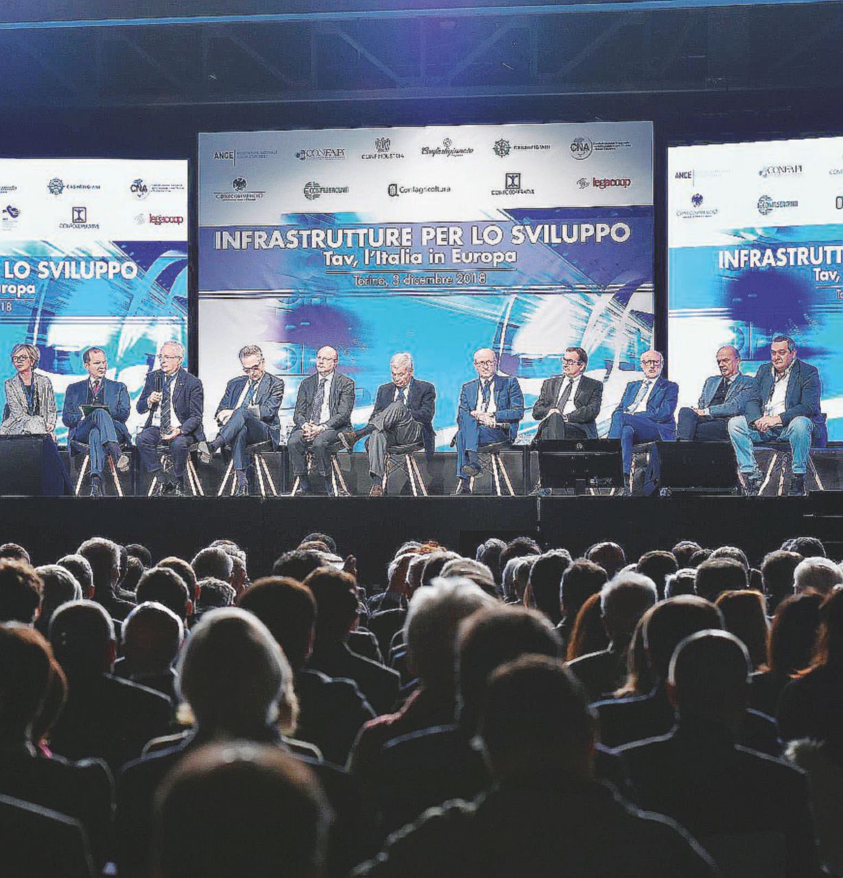 Copertina di Confindustria alla guerra col governo in nome del Tav