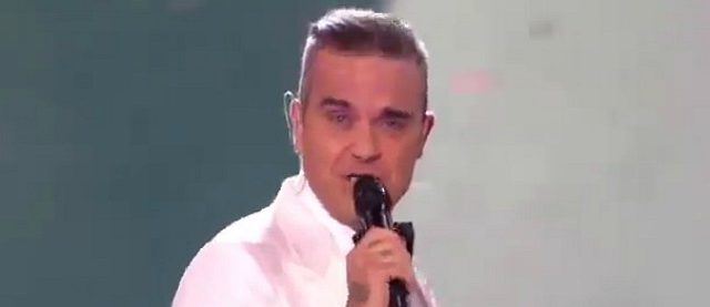 Robbie Williams e i Take That di nuovo insieme sul palco della finale di X Factor UK