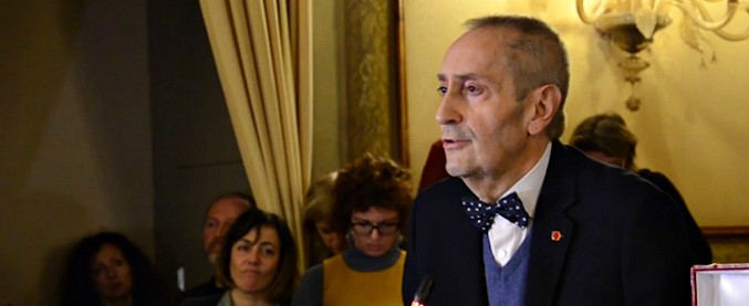 Bologna premia il padre delle battaglie Lgbt Franco Grillini. Standing ovation in Comune: “Ora lotto per i disabili”