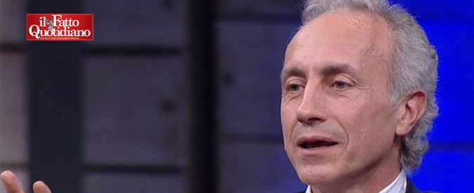 Copertina di Travaglio: “Renzi dice di chiedere scusa a Berlusconi: è un coming out. I due si amano, la pensano allo stesso modo”