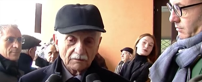 Copertina di Trattativa, il generale Mario Mori: “Mi curo di vivere a lungo perché devo vedere morire qualcuno dei miei nemici”