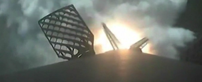 Copertina di Razzo Falcon di Elon Musk doveva rientrare sulla Terra: comincia la manovra ma poi qualcosa va storto