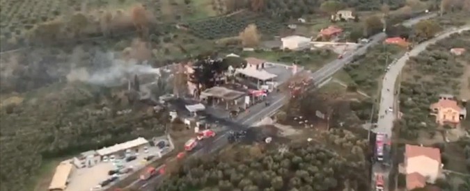 Copertina di Rieti, nel video dall’elicottero l’impressionante scia di fuoco dell’autocisterna esplosa sulla Salaria