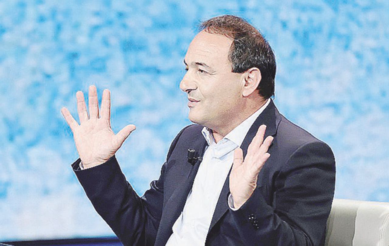 Riace, il Riesame su Mimmo Lucano: “Delirio di onnipotenza. Sistema rilucente all’esterno, ma opaco al suo interno”