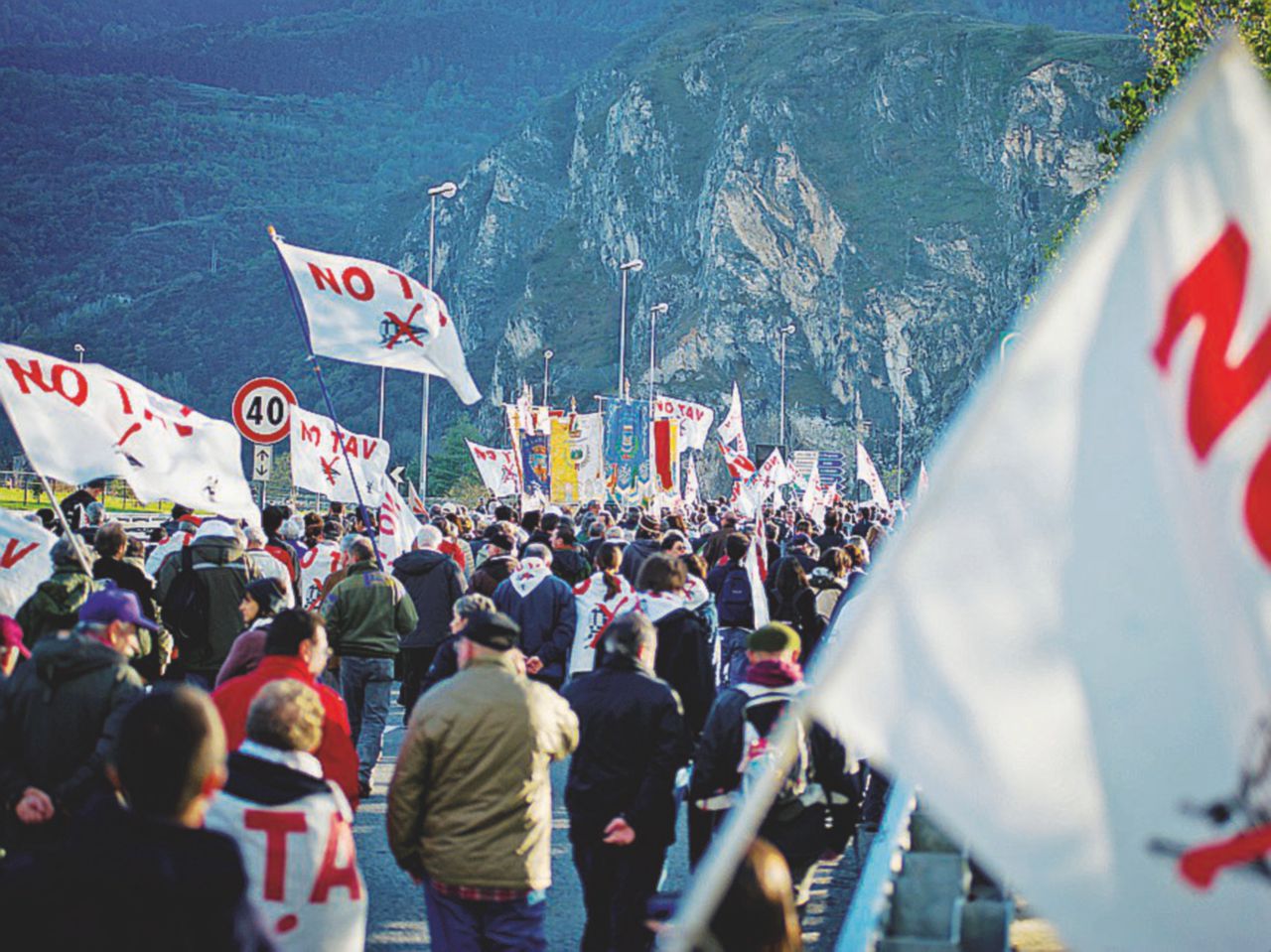 Copertina di Elio Germano: “Io sto con la Valle di Susa, lì ho visto vera democrazia”