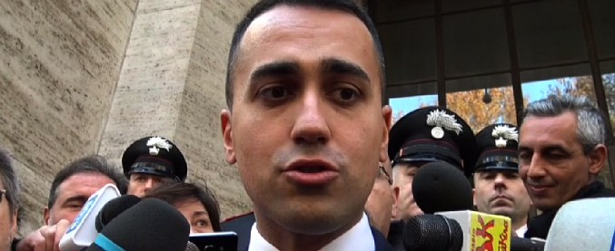 Copertina di Manovra, Di Maio: ‘Dimissioni Tria? Smentisco, sta facendo un ottimo lavoro’. ‘Censis? Nel 2019 italiani meno arrabbiati’