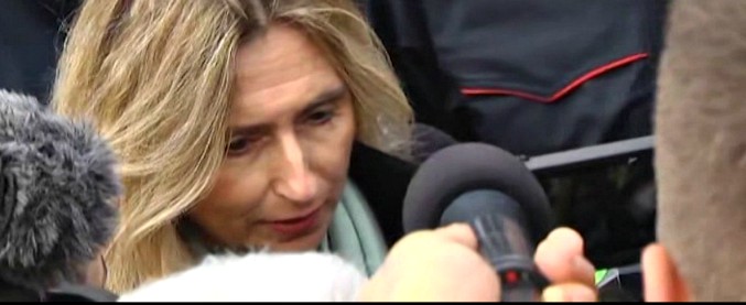 Copertina di Ancona, panico al concerto di Sfera Ebbasta. La pm: “Venduti 1400 biglietti a fronte di una capienza di 870 persone”