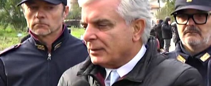 Copertina di Ancona, questore dopo la tragedia di Corinaldo: “Ho visto ragazzi coperti da un lenzuolo, ho il cuore spezzato”