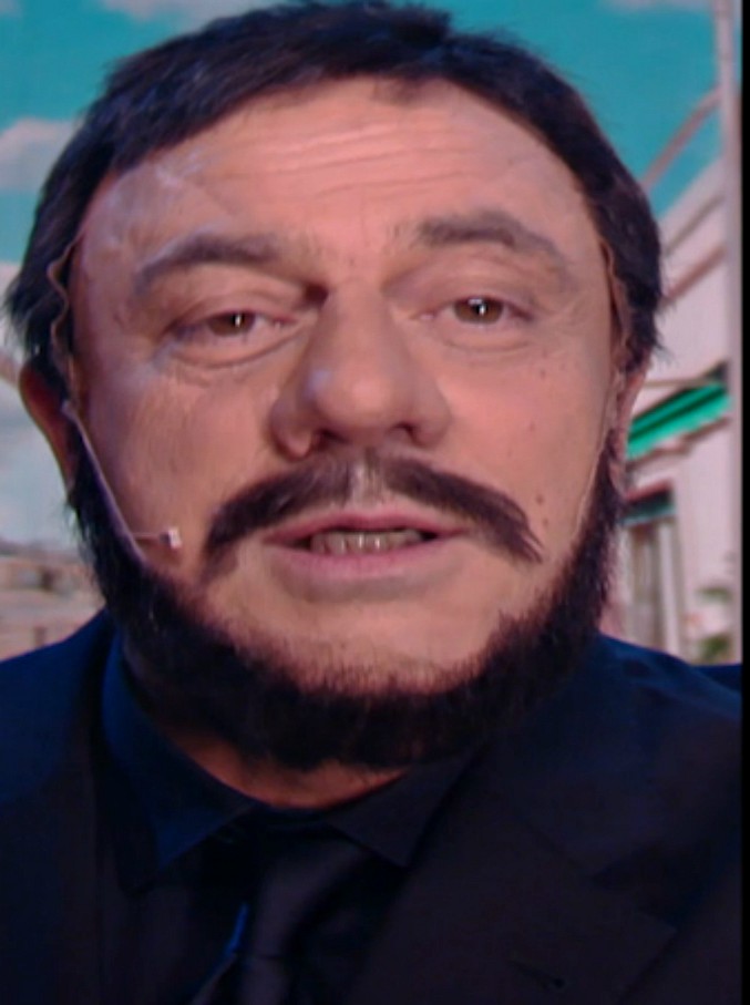 Copertina di Fratelli di Crozza, Salvini non resiste e svela in diretta le prossime operazioni di polizia. L’imitazione del ministro è esilarante