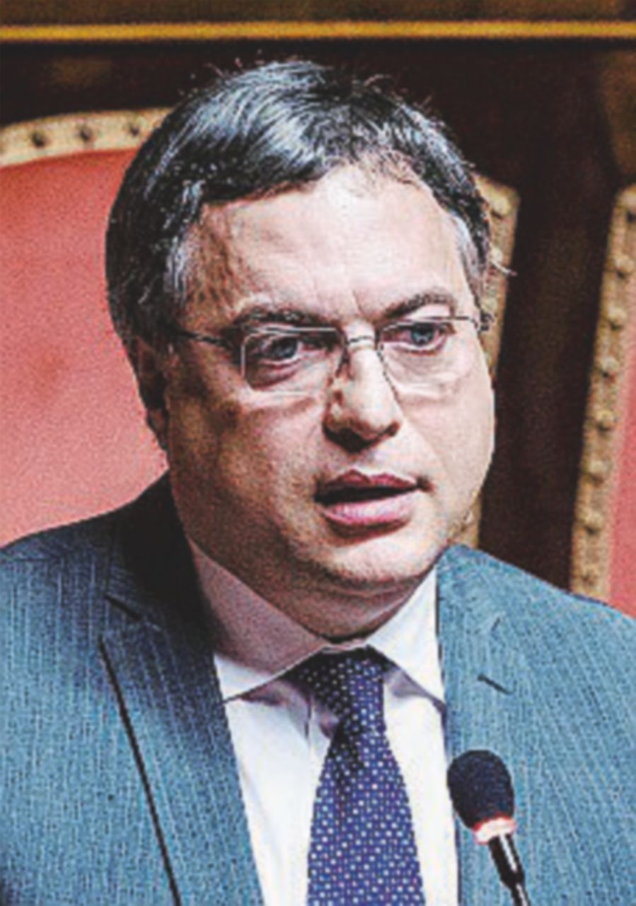 Movimenti a destra: Augello e i suoi vanno con la Meloni