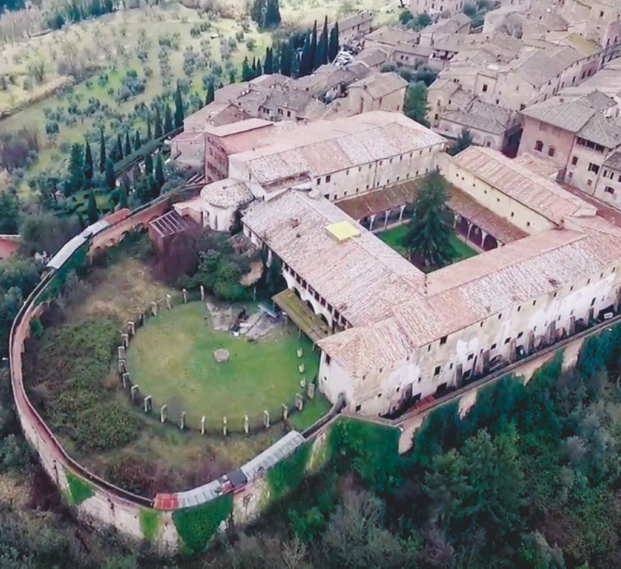 Copertina di A San Gimignano la battaglia per salvare il San Domenico