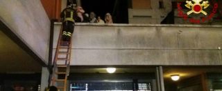 Copertina di Reggio Emilia, incendio in un palazzo: 2 morti e 40 intossicati. In gravi condizioni due bambine