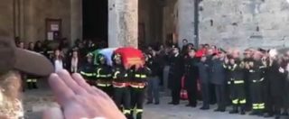 Copertina di Rieti, l’emozionante saluto dei colleghi al vigile del fuoco morto nell’esplosione della stazione di servizio