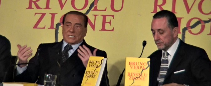 Copertina di Manovra, Berlusconi: “Deficit al 2.04%? Marcia indietro, una buffonata. Cambiare questo governo di incapaci”