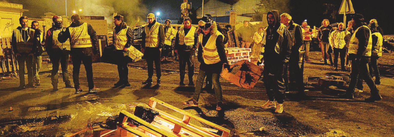 Gilet gialli alla prova dello stato d’allerta e del complotto