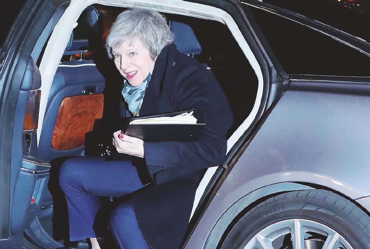 La Brexit è salva, ma May non sta più tanto bene La Brexit è salva, ma May non sta più tanto bene