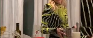 Copertina di X Factor, dopo la finale Chiara Ferragni va in cucina ma Fedez la sfotte: “Che fai con la pentola in mano?”. E lei reagisce così