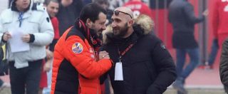 Copertina di Salvini rivendica stretta di mano al capo ultrà condannato: ‘In curva molte brave persone. Mafia sconfitta in qualche mese’