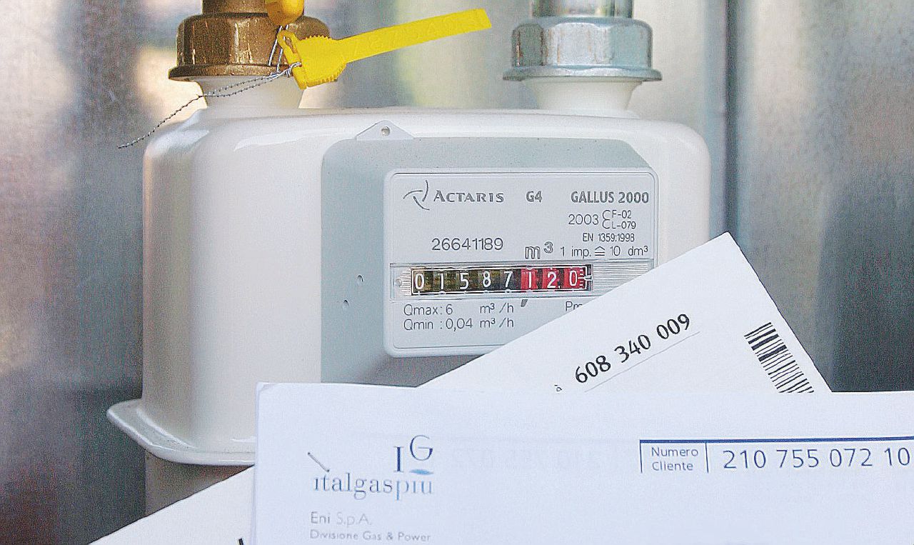 Copertina di Bollette, rincari sotto l’albero. Salta il bonus automatico