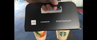 Copertina di Uber e Starbucks, alleanza strategica. Negli Usa il caffè a casa è garantito