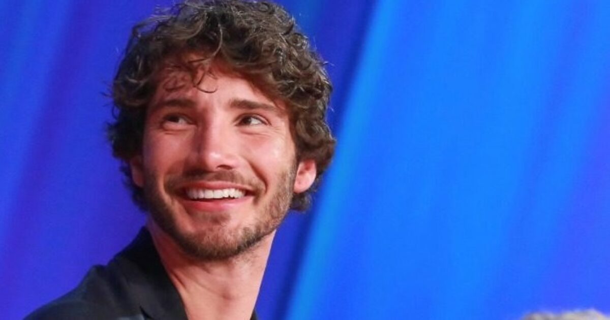 Stefano De Martino e i video intimi rubati, indagato un secondo uomo: “Ha diffuso per primo le clip sul Web”