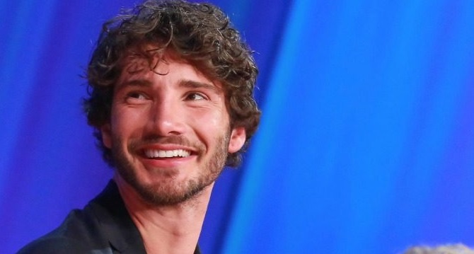 Stefano De Martino e i video intimi rubati, indagato un secondo uomo: “Ha diffuso per primo le clip sul Web”