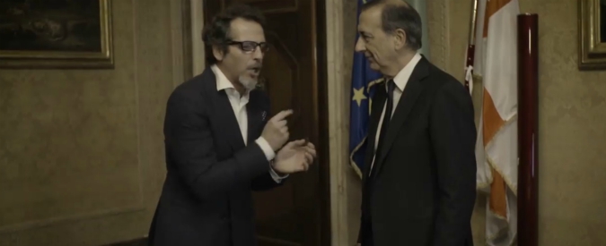 Copertina di Beppe Sala e l’autoironia sul Natale: “Taaac!”. Così prende in giro i suoi concittadini nel video del Milanese Imbruttito