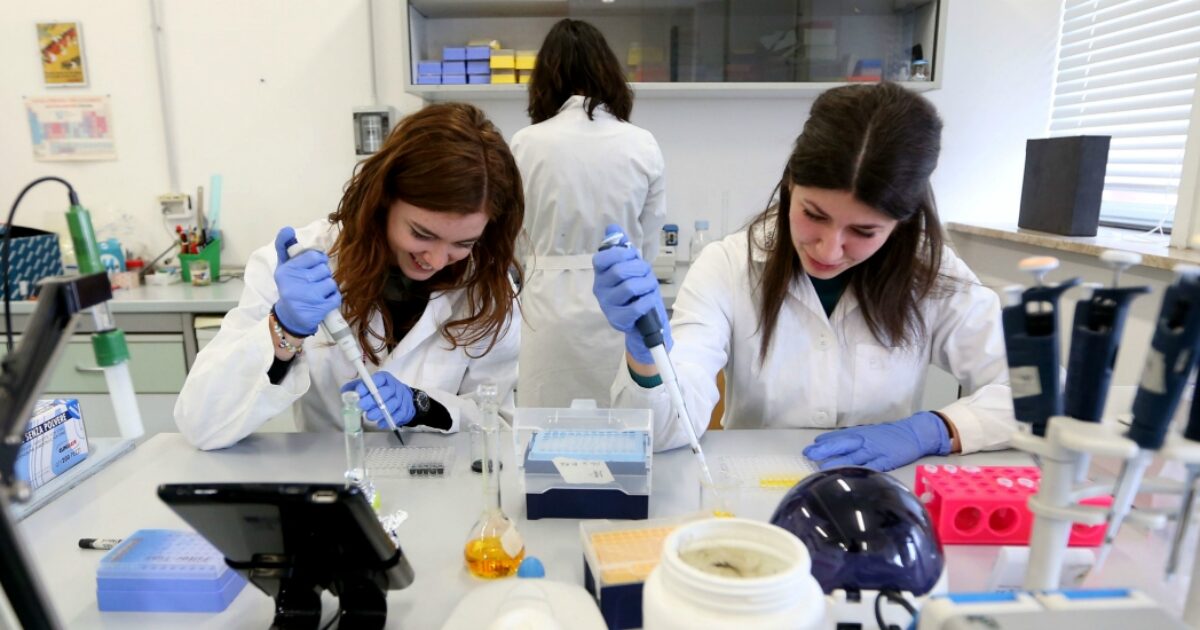 Inutile pensare che la tecnologia ci salverà: i dati della ricerca scientifica non sono mai neutri Inutile pensare che la tecnologia ci salverà: i dati della ricerca scientifica non sono mai neutri