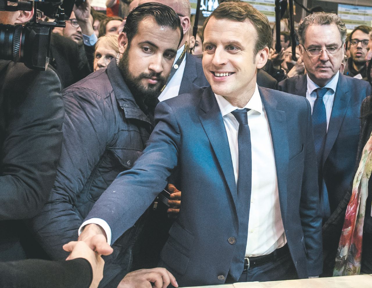 Copertina di Macron-Benalla: niente sesso. Dietro l’affaire la mafia russa