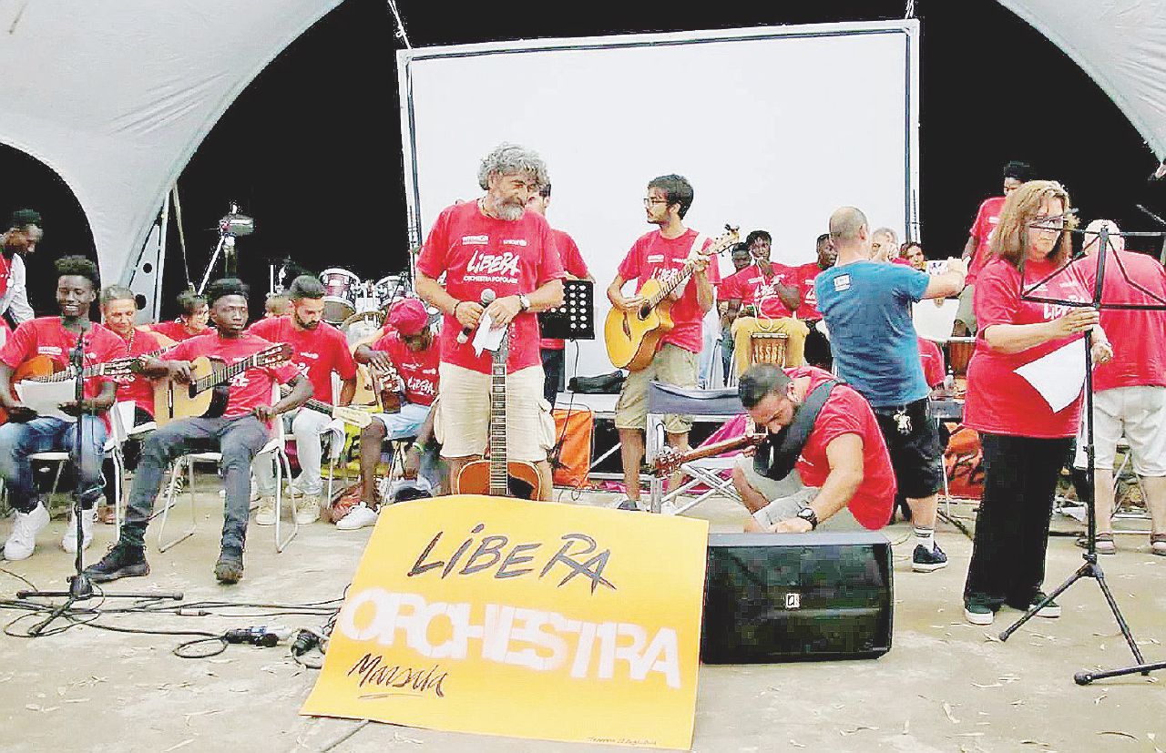 Copertina di Il decreto Sicurezza scioglie la Libera Orchestra Popolare