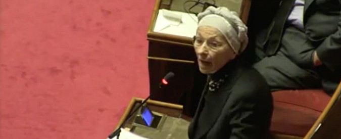 Manovra, Emma Bonino commossa dopo intervento in Aula? Lei smentisce: “Fake news. Ero un po’ emozionata ed esausta”