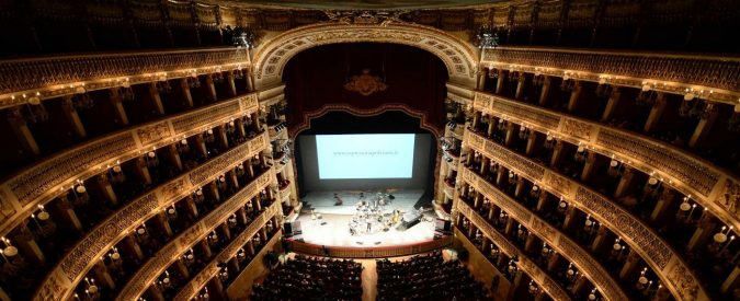 Teatro San Carlo: noi gli aristocratici ‘imbucati’, loro gli intoccabili in poltrona