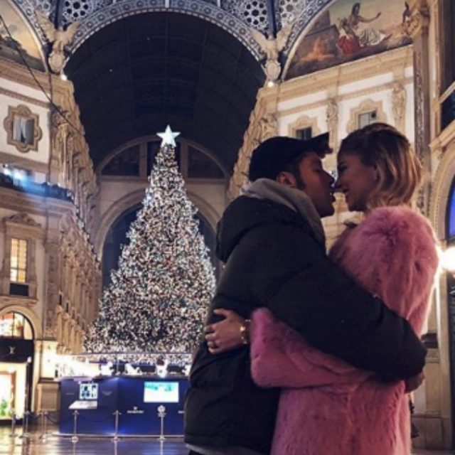Roberto Cavalli commenta un post di Chiara Ferragni e Fedez: “Amore o pubblicità?”