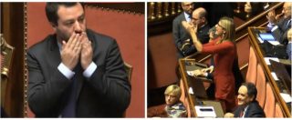Copertina di Manovra, governo pone la fiducia. Applausi ironici e proteste dal Pd: “Siete senza dignità”. E Salvini manda loro baci