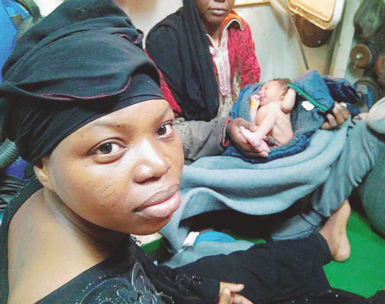 Copertina di Soccorsi in 313 nel mare gelido. Li accoglie Madrid