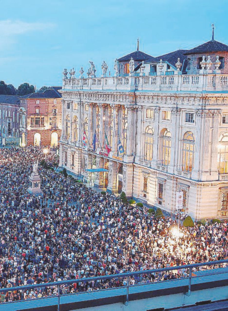 Copertina di A Torino va in scena una magia da record