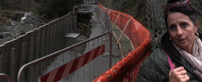 Copertina di Genova, viaggio nel paese isolato da quasi due mesi: “Ogni volta che piove abbiamo paura che crollino altre strade”