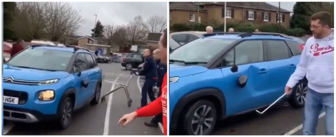 Copertina di La folle fuga dal parcheggio del supermercato: la coppia circondata sperona e distrugge altre auto
