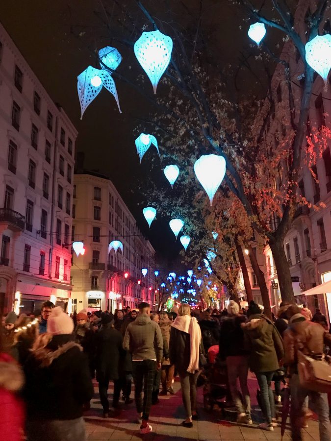 Spettacoli Festa Delle Luci Come Lione S Illumina Di Mille Colori Il Fatto Quotidiano