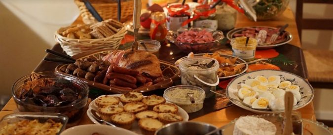 Natale e avanzi, qualche trucco (e un paio di ricette) per evitare di sprecare il cibo
