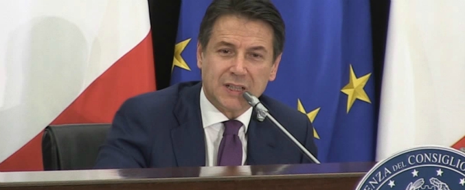 Copertina di Reddito cittadinanza, Conte: “Avete crocifisso Di Maio per il balcone, evocando dittature. Ma la sua battaglia di civiltà”