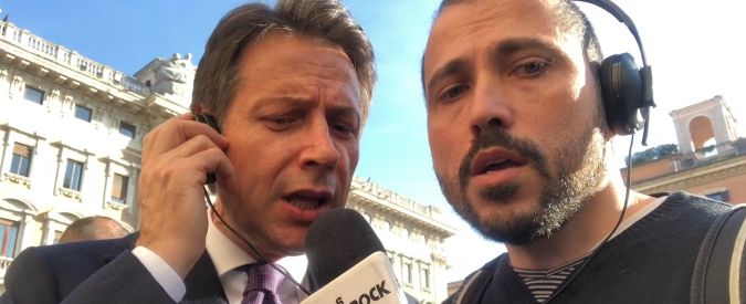 Copertina di Conte canta “L’anno che verrà” di Lucio Dalla: “Dedicata a tutti gli italiani e a chi non mi perdonerà la stonatura”