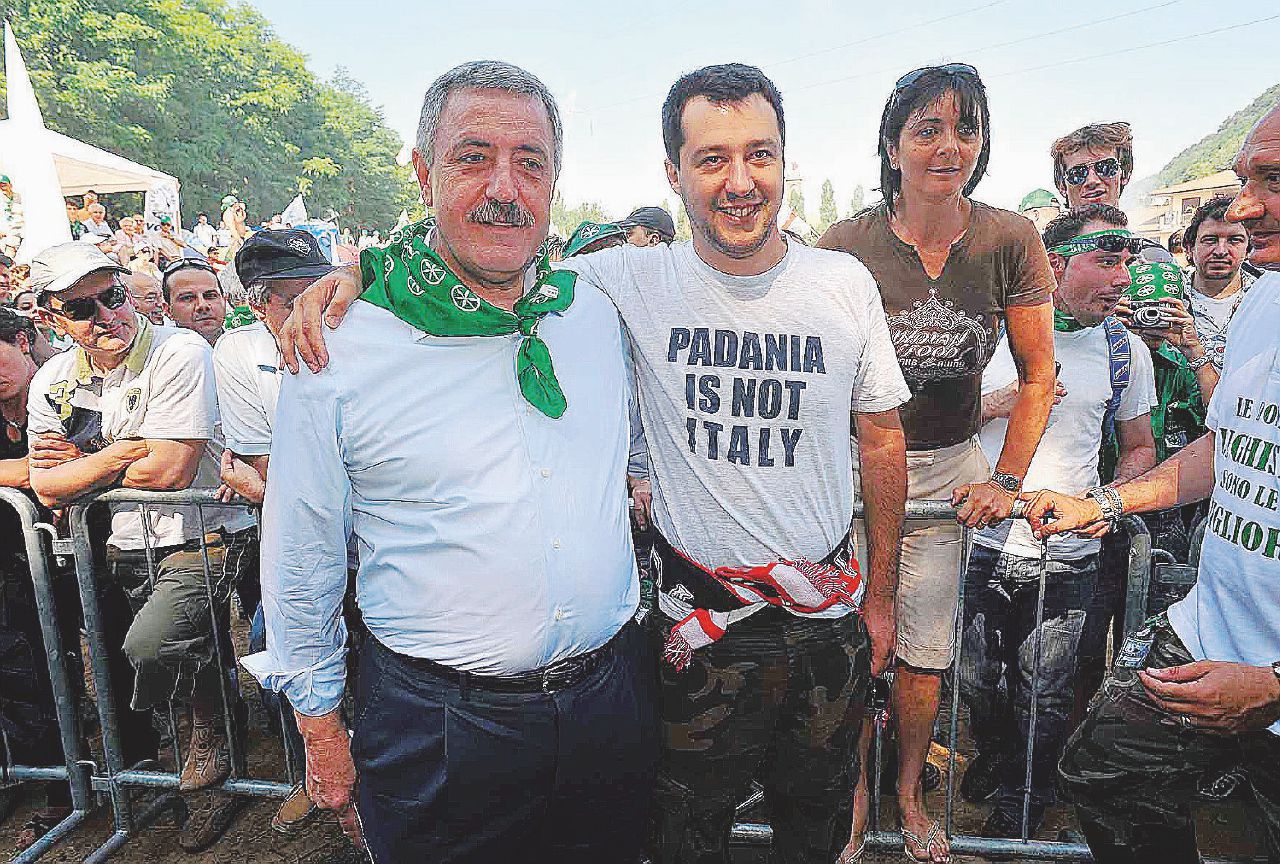 Copertina di Salvini contro i suoi prefetti: “Sbagliato chiudere le curve”