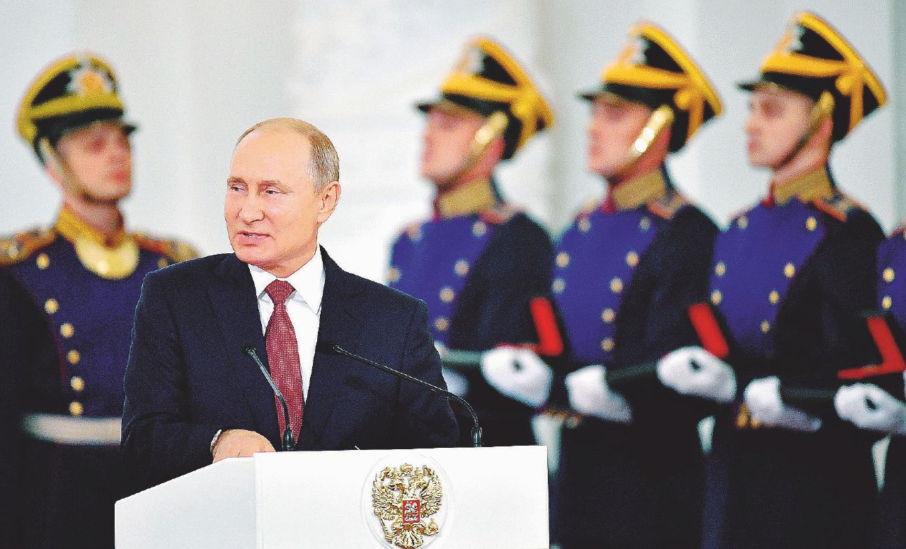 Copertina di Guerra di muri: Putin ce l’ha più lungo Sessanta km al confine con la Crimea