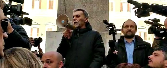 Copertina di Manovra, Delrio al sit-in a Montecitorio: “Di Maio e Salvini come autisti ubriachi che ci portano a sbattere”
