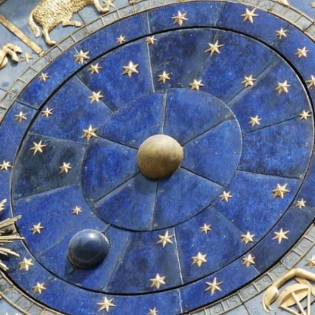 Oroscopo 2019 secondo gli astrologi più seguiti: cosa prevedono Paolo Fox e Branko?
