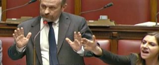 Copertina di Manovra, alla Camera parla il deputato Pd Ceccanti. La collega Ascani perde le staffe e accusa Fico: “Non sta ascoltando!”