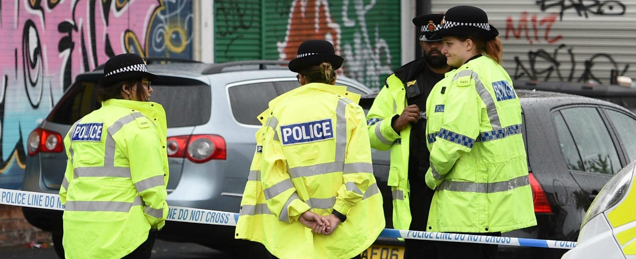 Manchester, accoltella 3 persone alla stazione: arrestato. “Ha gridato Allah”