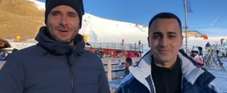 Copertina di M5s, Di Maio e Di Battista insieme sulle piste da sci: “Nel 2019 legge per taglio degli stipendi dei parlamentari”